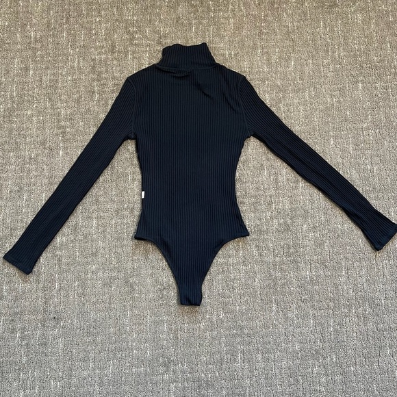 Vuori Women's Bleeker Bodysuit Long Sleeve Ribbed Turtleneck Black Size XS - Picture 4 of 9